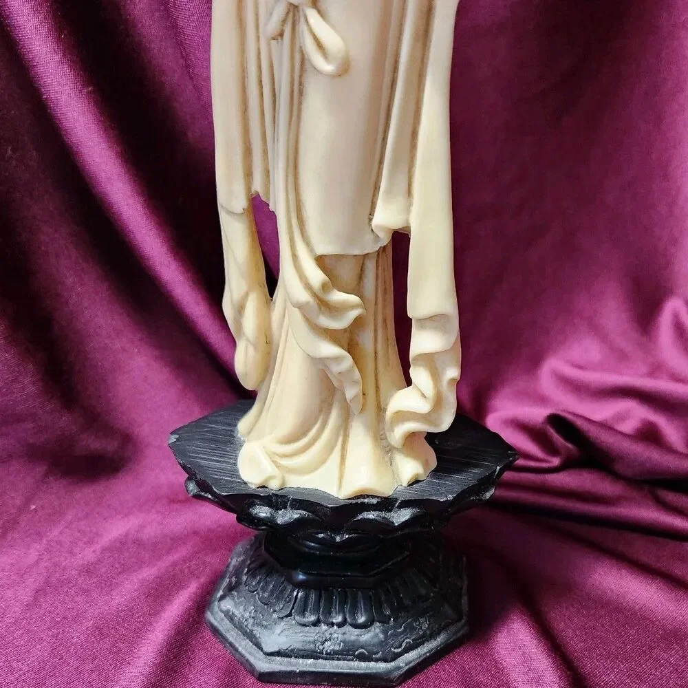 Santini Carved Resin Asian Woman Figurine Fish Seller 12